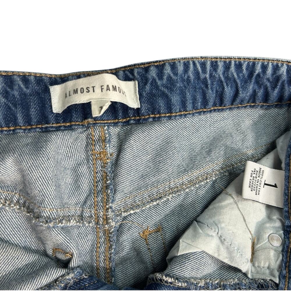Almost Famous Distressed Mom Jeans Womens Juniors Size 1 Medium Wash Blue Ripped - Picture 13 of 14
